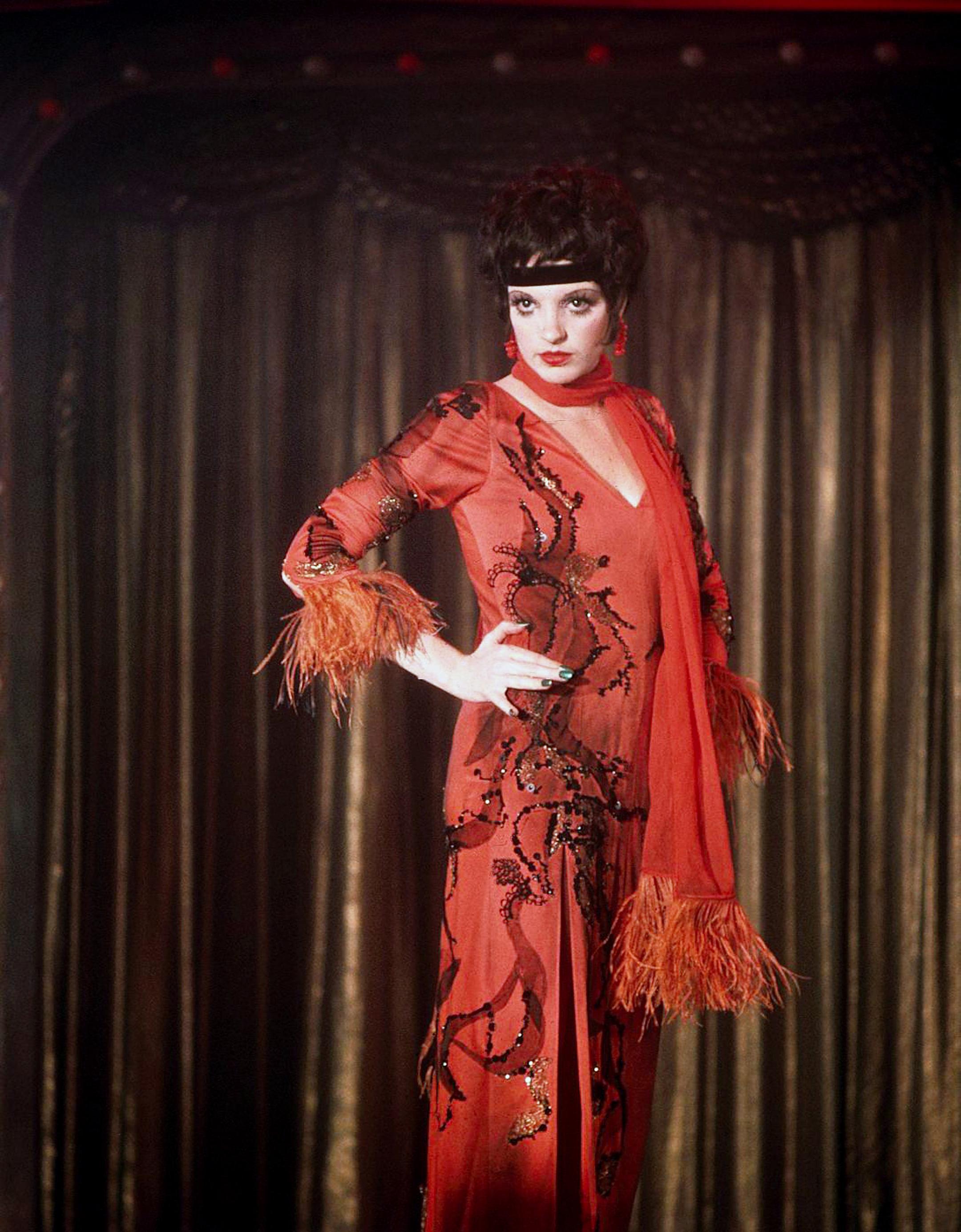 今天是丽莎·明奈利的80岁生日~图1~4来自丽莎主演并获得奥斯卡影后的电影《歌厅