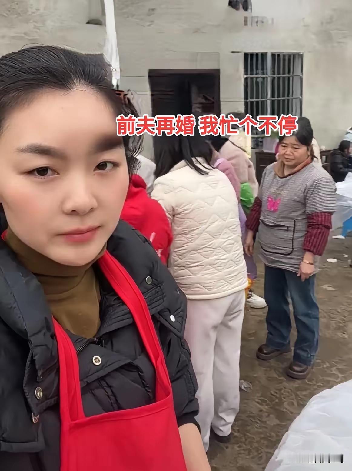 前夫二婚举行婚礼，前妻竟然主动去帮厨，网友夸赞：这格局真的太大了！
​贵州一位3