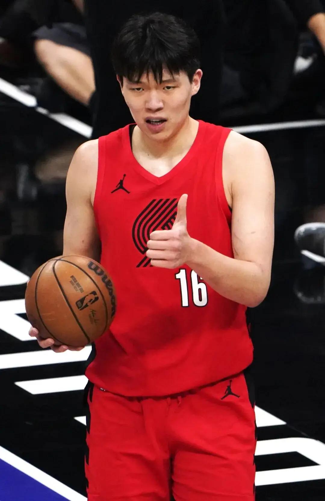 明日NBA几场好看的比赛时间表来啦！
7：30分 热火VS森林狼（新赛季，东西部
