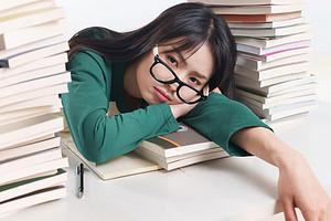 双休执行不下去，很大一部分原因，源自想当甩手掌柜的家长，源于认知不够的家长。我们