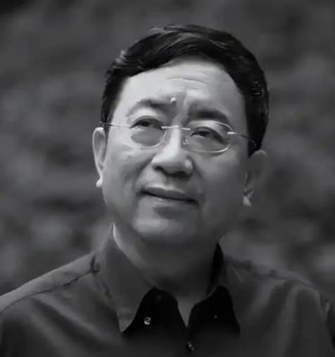 1992年，余秋雨二婚娶了小16岁的黄梅戏演员马兰，洞房花烛夜，余秋雨向妻子提出