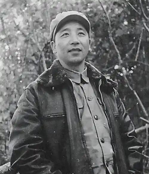 1937年全面抗战爆发后，当年的10月初，秦基伟被八路军129师师长刘伯承和政委