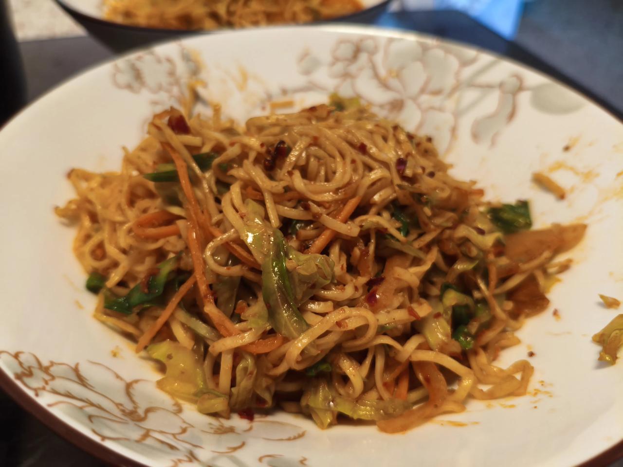真是老糊涂了。

早上去买菜，现在早市买了面，碰见蘑菇很好，又买了点蘑菇，菜有点