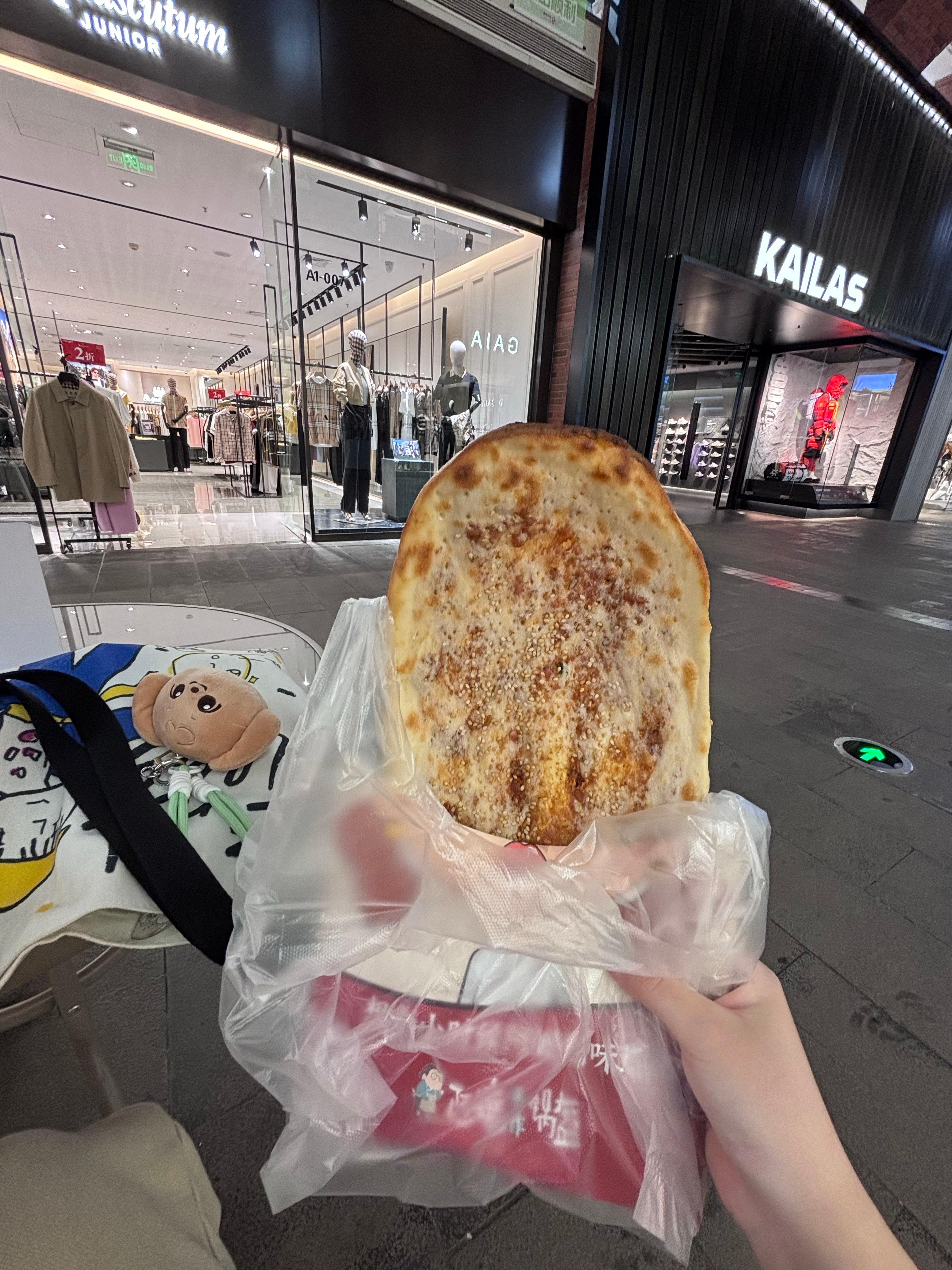 为什么会有这么大的锅盔。 