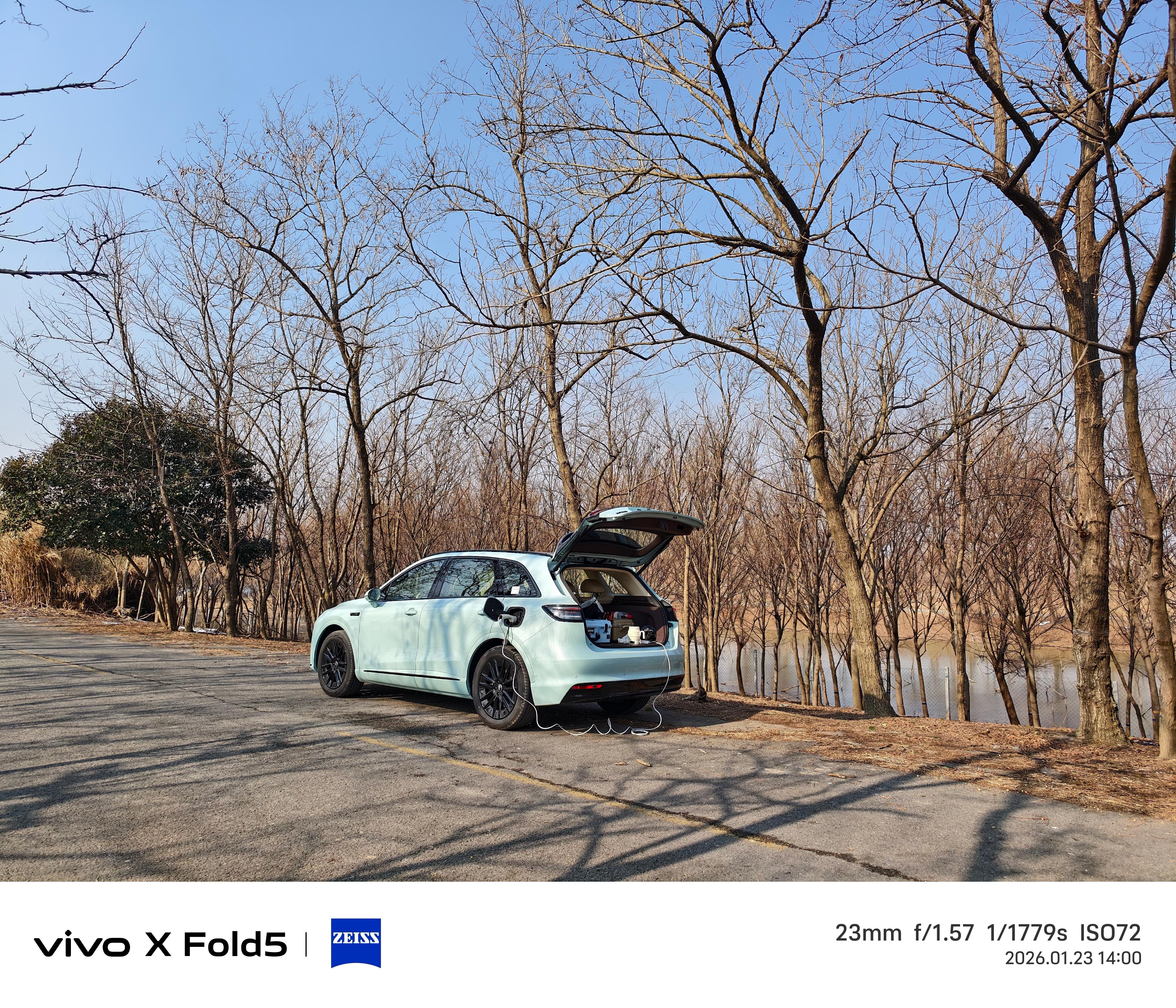 今天的户外午餐可以说相当丰富了，有红烧牛肉、鲜虾鱼板还有西红柿鸡蛋呢旭子的尚界h