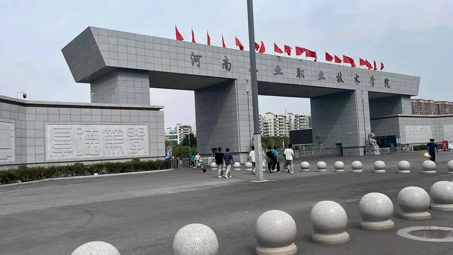 南阳“大学”之争：工院抢先被命名的门道在哪儿？
 
相信咱南阳人心里都有杆秤，论