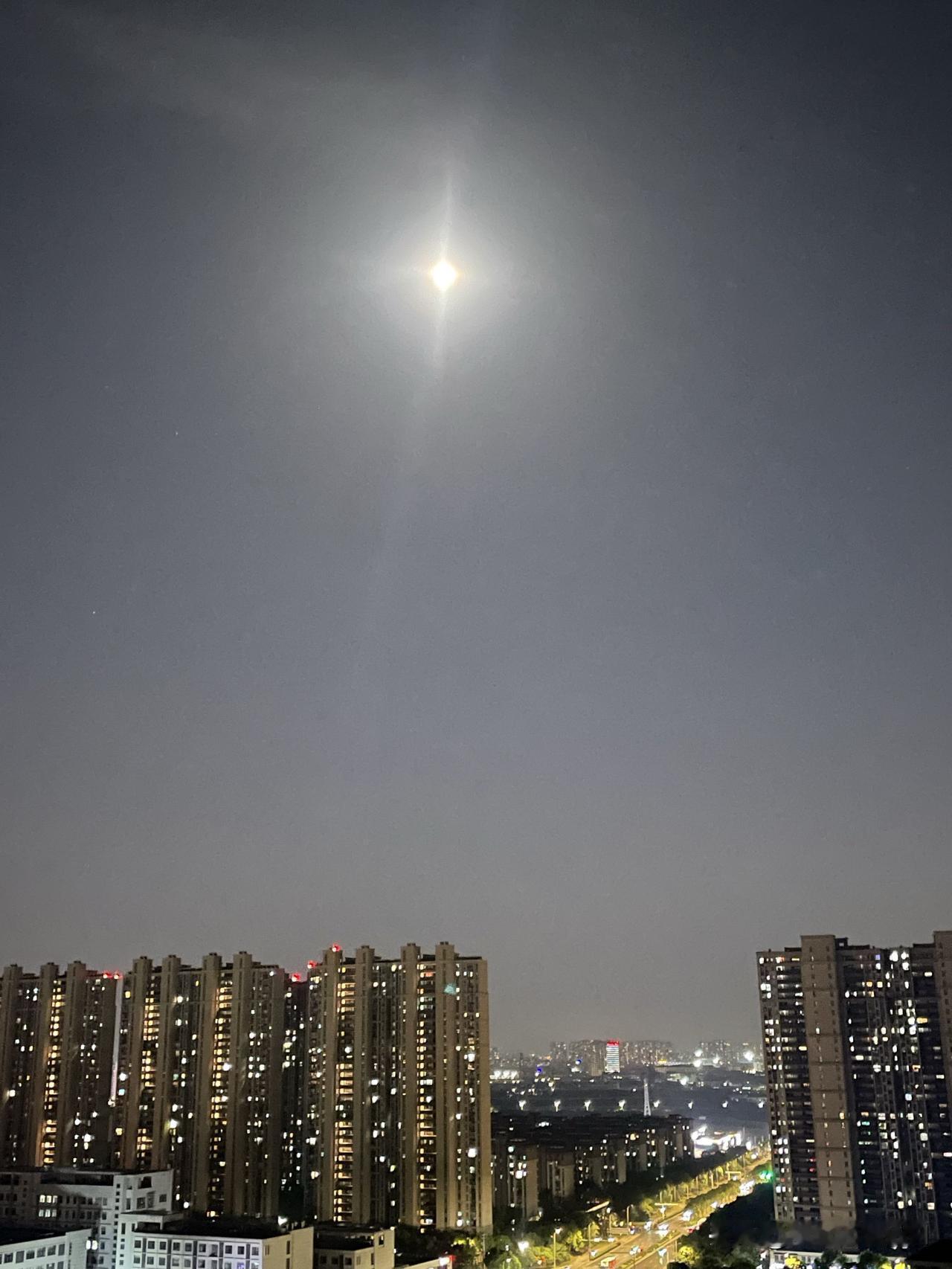 人拼命挣钱，归根结底是为了在这个世界上拥有更多的选择权，以及守护好自己和家人的尊