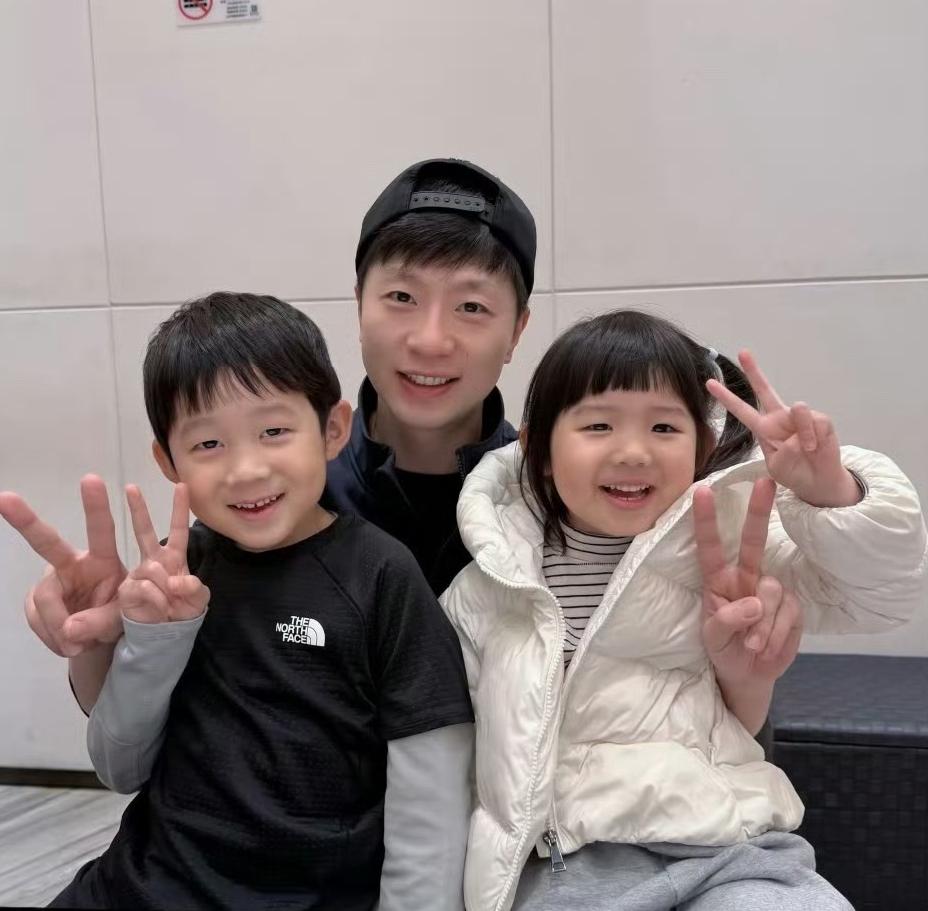 马龙米兰时装周后返回中国，先落地上海继续参加代言品牌活动，不过在今日活动前，先与