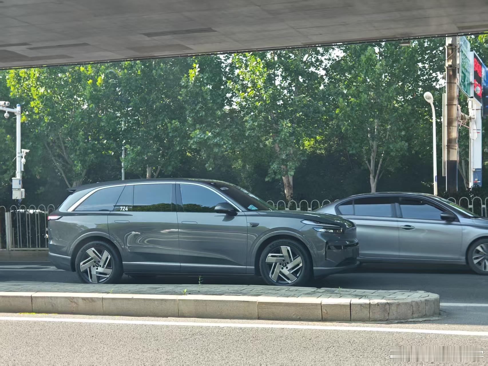 群里面有朋友拍到乐道L90已经上路了？水哥有话说 ​​​