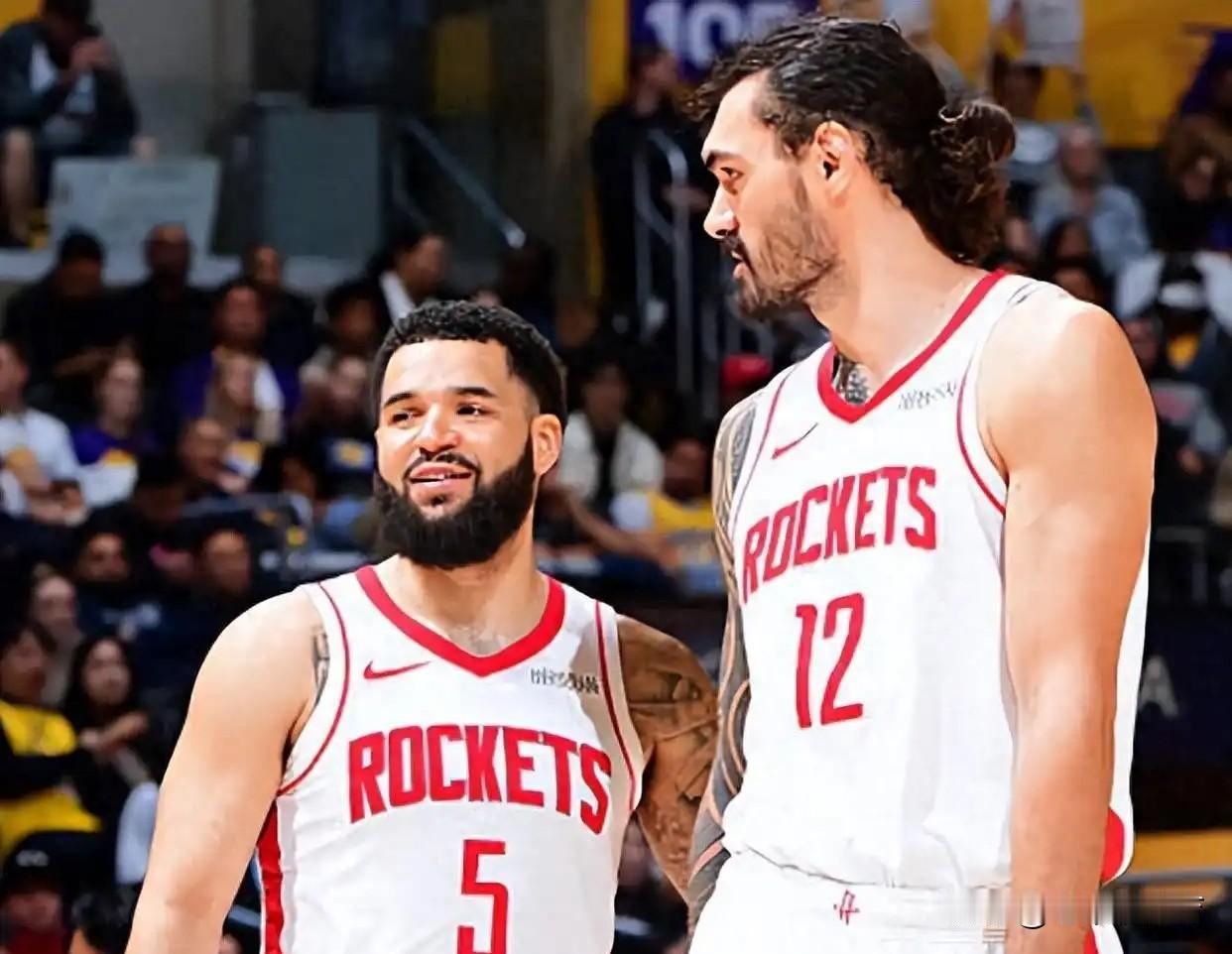 一内一外报销两个首发，火箭今年算是没戏了！
据火箭队内部透露，球队首发中锋亚当斯