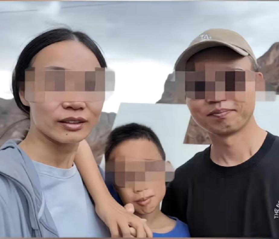 一家三口网红公路打卡突遇山洪，母子驾车躲避不幸被冲走，男子在车上稳住车辆，等男子