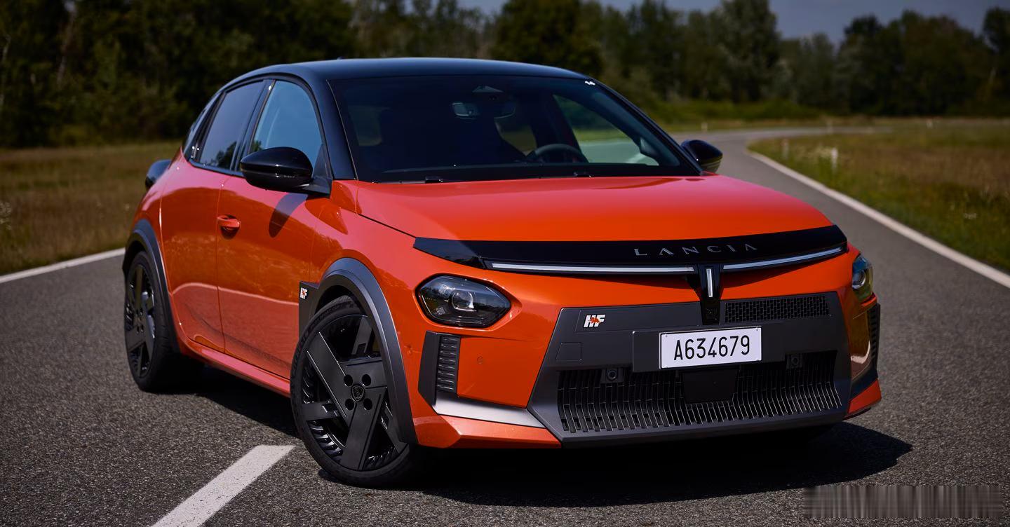 lancia ypsilon大家多看看这个日行灯的设计哈 