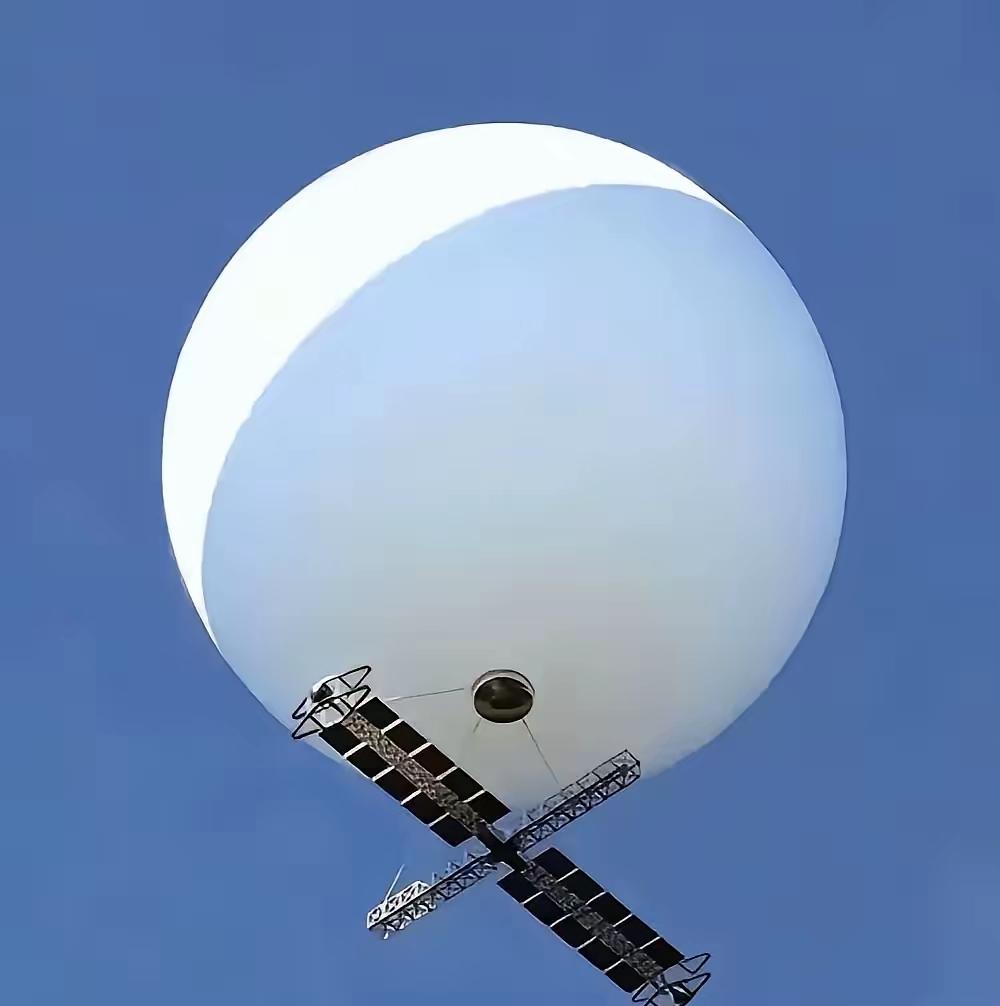 武辉这飞行员真牛，
万米高空极限拉升，一炮打掉非法闯入的侦察气球。那玩意儿飘得高