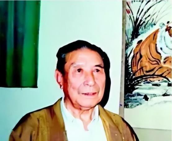 1939年，一地主将300名八路军接到家中休养，谁料八路军还没待多久，危机就悄然