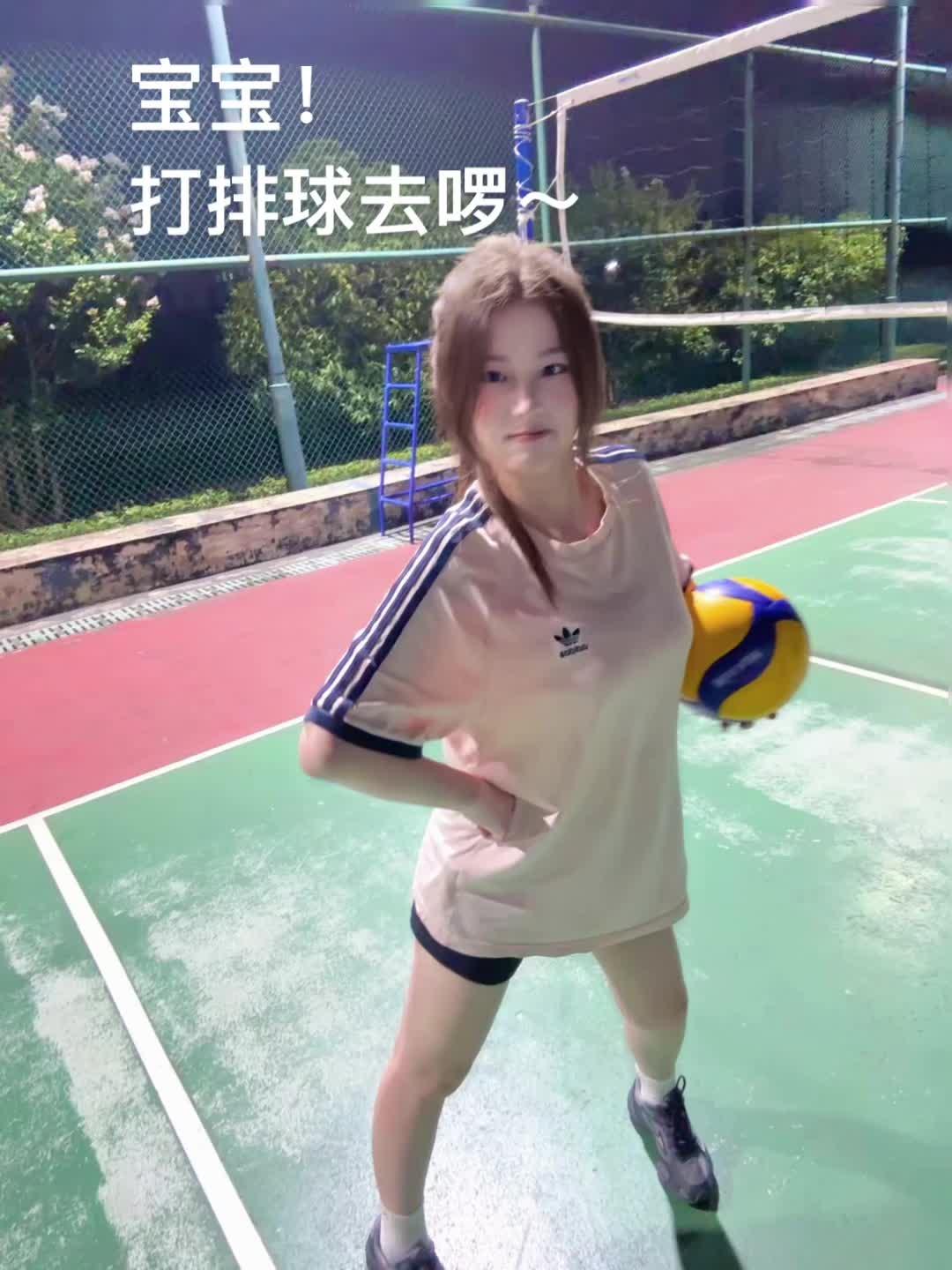 宝宝！我来汇报日常啦！  今天游了泳！打了排球！求表扬！