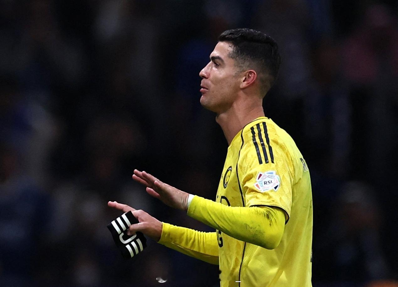 据葡媒《记录报》的最新报道，C罗在未来或将离开沙特联赛，他目前有5000万欧元的