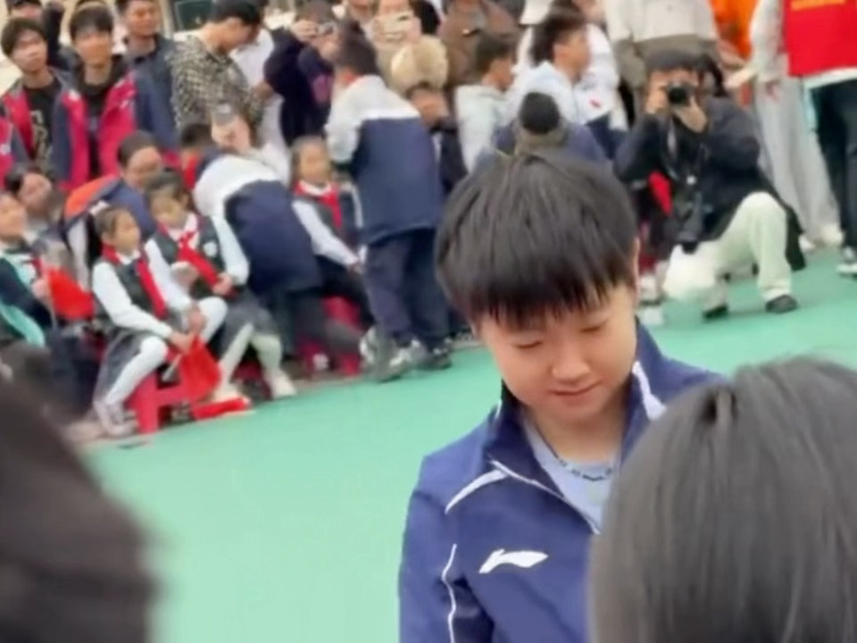 请听背景音：好渴爱好渴爱啊～ 孙颖莎