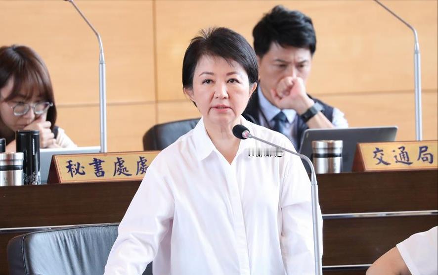 卢秀燕正式表态，“三大建议”叫阵赖清德。
特朗普访华回程途中告诫“不希望有人走向