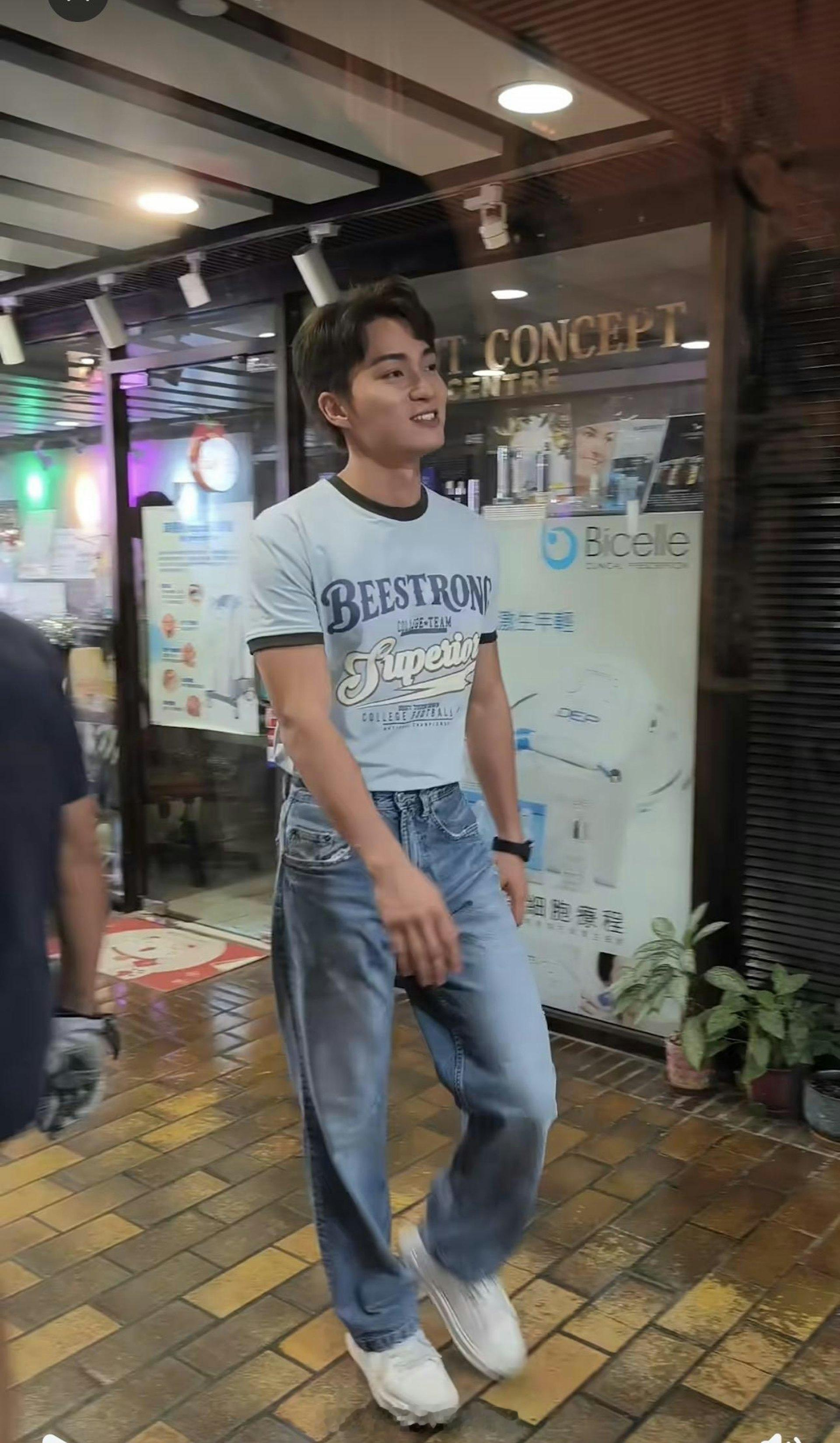 陈晓华拍新剧清凉造型露出内衣边秀长腿 练出肌肉的周嘉洛被赞皮肤比女生还好TVB人