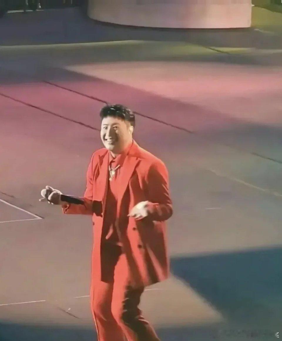 我的天，这谁啊，我真的不想承认他是潘玮柏 ​​​