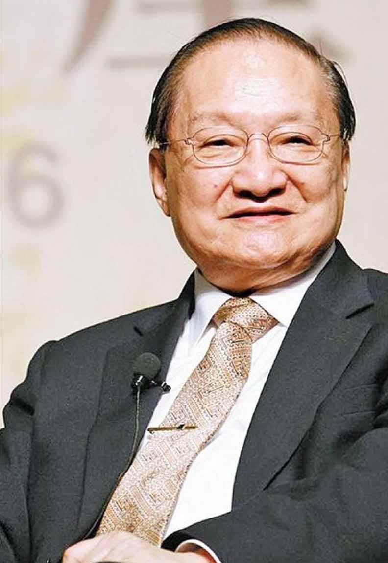 1983年，金庸设家宴款待聂卫平。保姆上了15只大闸蟹，聂卫平狼吞虎咽吃了13只