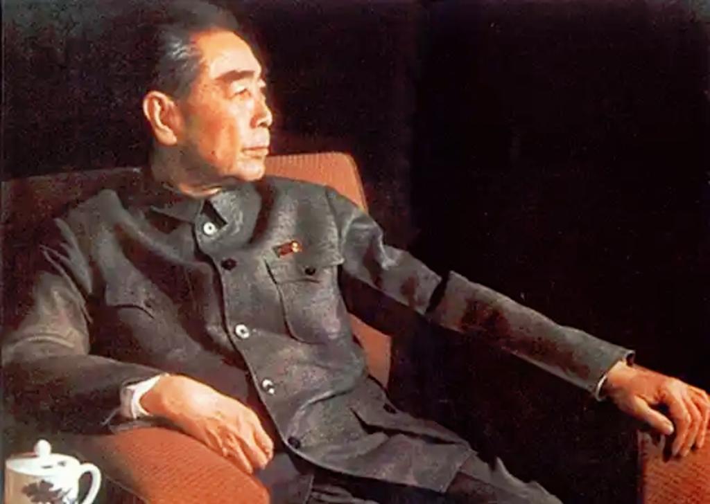 为什么周恩来总理，能让对手敬重、让人民爱戴、让全世界铭记？


答案不在华丽的辞