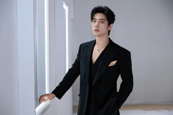 车展采访肖战粉丝车展偶遇肖战粉丝一路逛展一路偶遇肖战粉丝，好感度直接拉满。肖战身