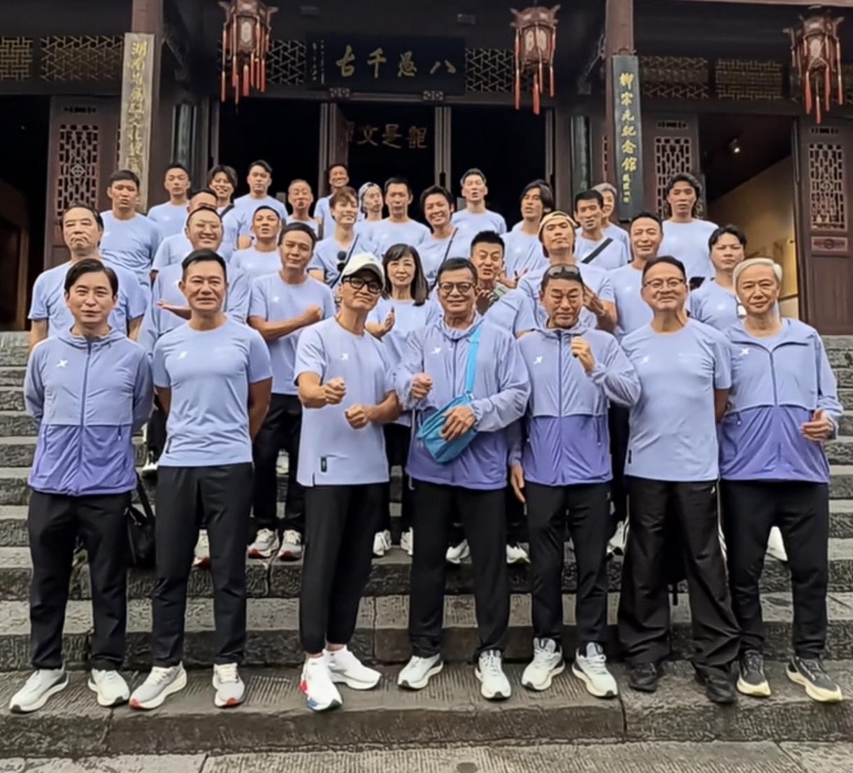 无论在哪里，基本都有两种人，第一种是喜欢人多热闹的，抱团取暖的，第二种是喜欢独处