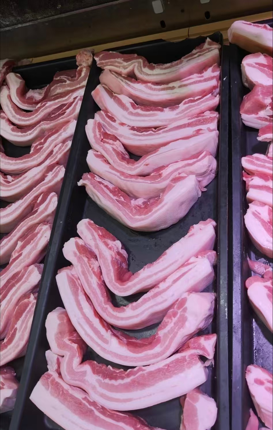 多地超市推出肥肉换瘦肉活动多地超市肥肉换瘦肉太暖心，用实在奖励带动大家科学减重。