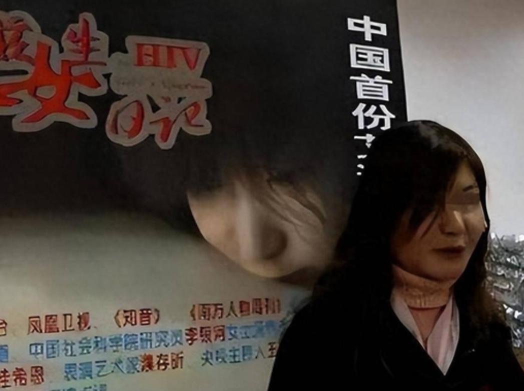 武汉高校女大学生和黑人男友相恋两年，辅导员问她有没有和黑人发生过关系，她羞愤地说