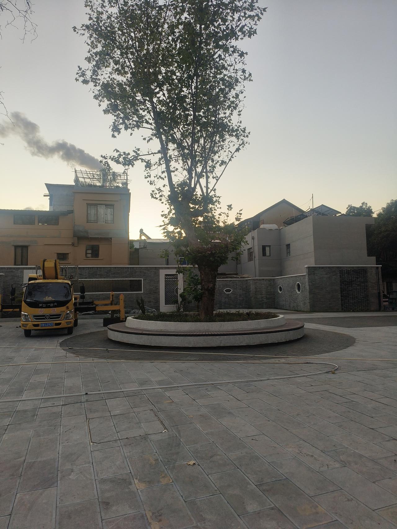 田家庵淮舜北路上，原淮南市评剧团旧址，现已改为路边小公园，供市民们休闲，路边已盖