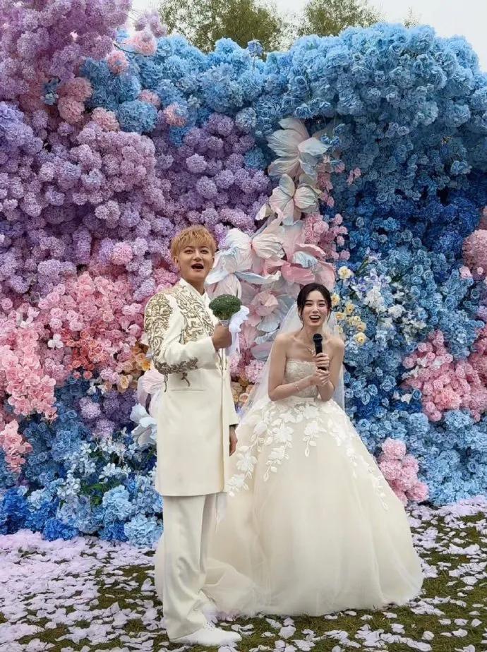 抛西兰花
第一次见手捧花是西兰花的哈哈哈哈哈哈 ​