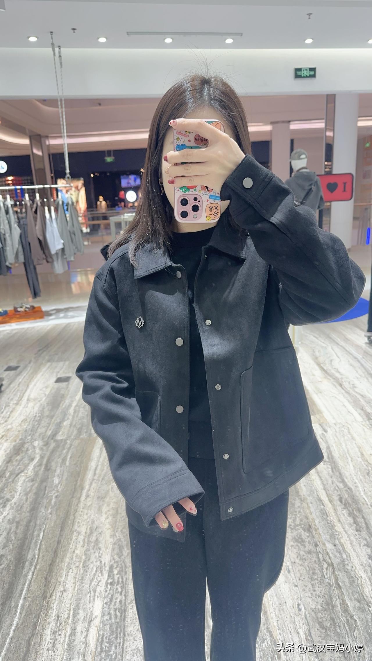 天塌了呀
大家知道我们公司在我们店楼上搞了一个特卖，离我们正价店很近，上个电梯走