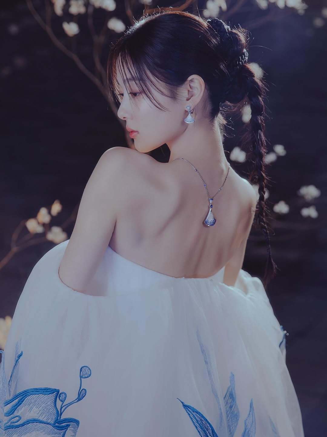 251120➠ins更新 @ you_r_love：100아진. 