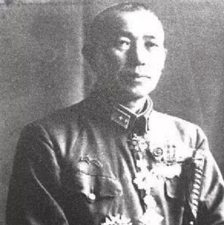 石井四郎是731部队的创办者。他特别好色，喜欢玩弄年轻漂亮的艺伎。和艺伎上床前，