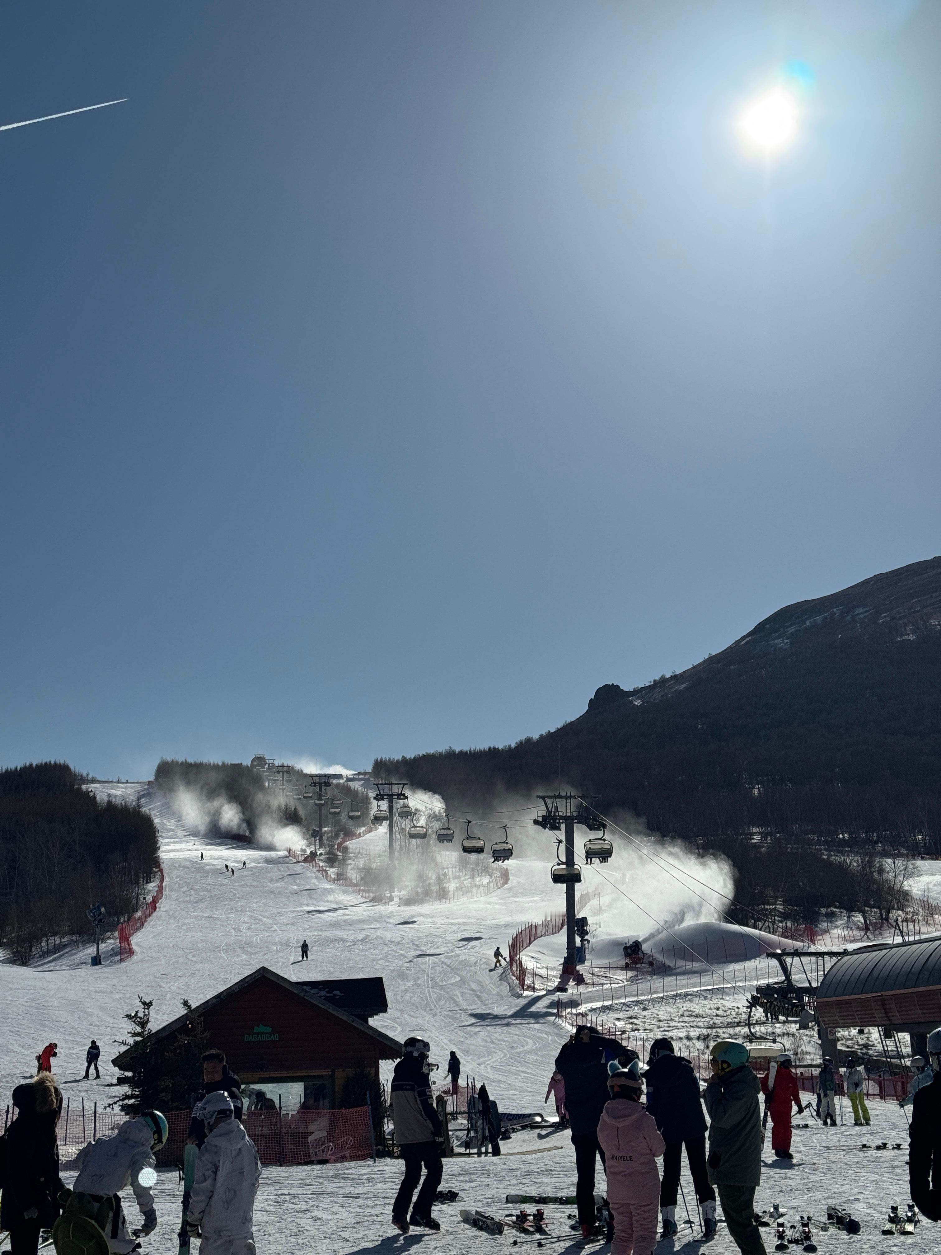 周末愉快！睡了一路到崇礼了，又是靠滑雪度过的一天～雨丝的日常