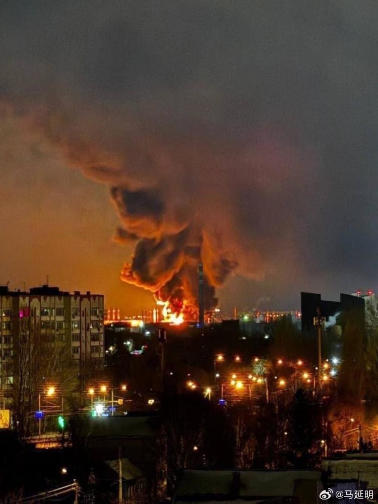 俄国在波罗的海的两座石油装运港口普里莫尔斯克和乌斯季卢加22日至23日凌晨间遭到