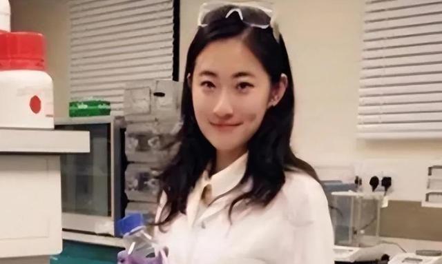 “我宁愿在美国住下水道，翻垃圾！也不想回到该死的中国！”2022年，清华学生说出