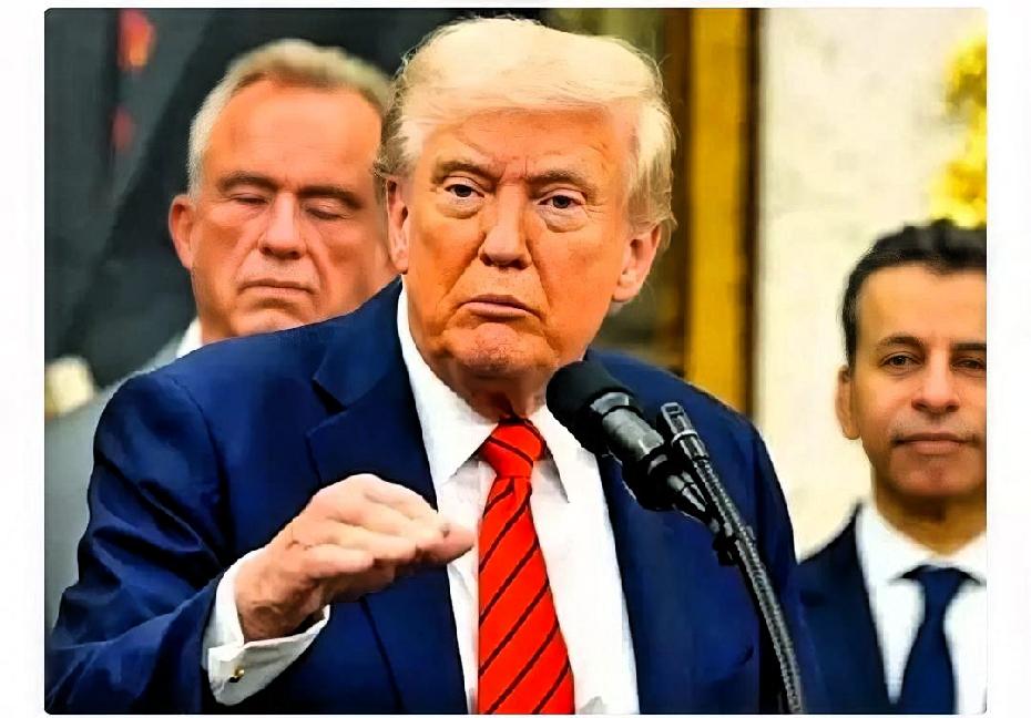 特朗普傻眼了！
就在他出武器装备给台岛，中国首次以“武力”威慑美国。中国公开表态