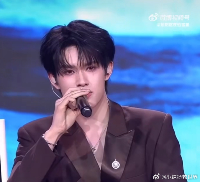 张极唱了周杰伦的歌张极唱新歌 谁懂啊！刚刷到张极唱《烟花易冷》直接鸡皮疙瘩起来了