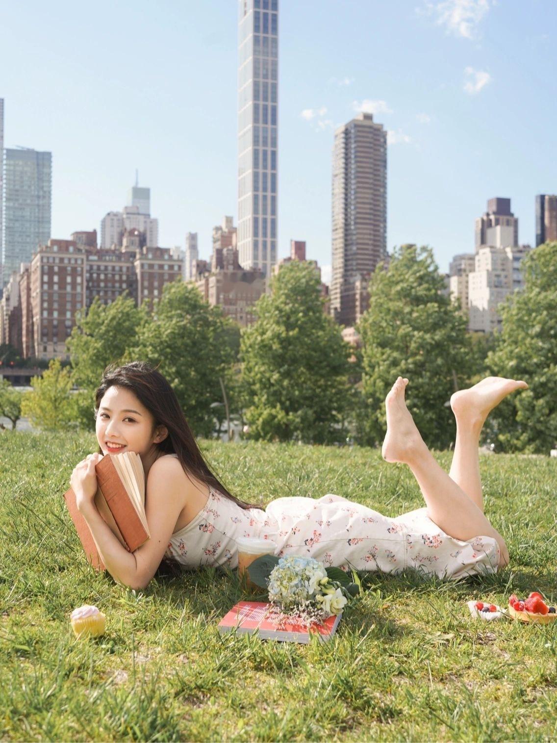 高文君1998年出生，毕业于香港大学。曾获得亚洲小姐香港赛区季军 