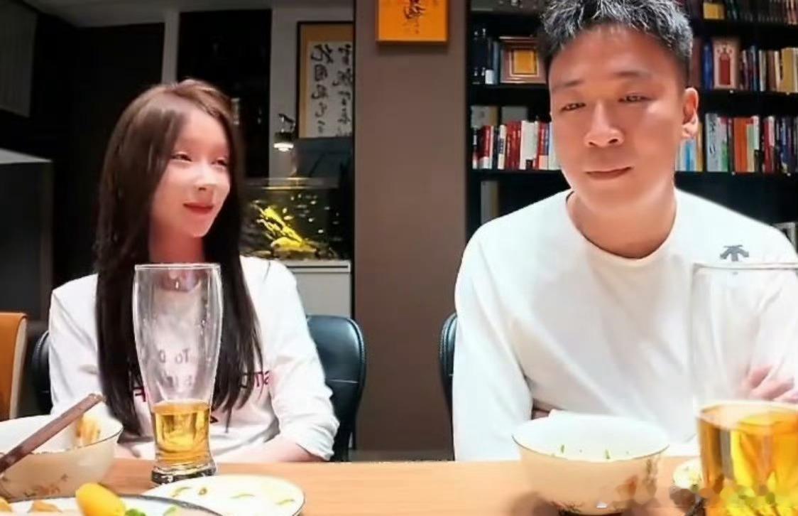 没撕没闹安静吃散伙饭，网红离婚也能这么体面？ 