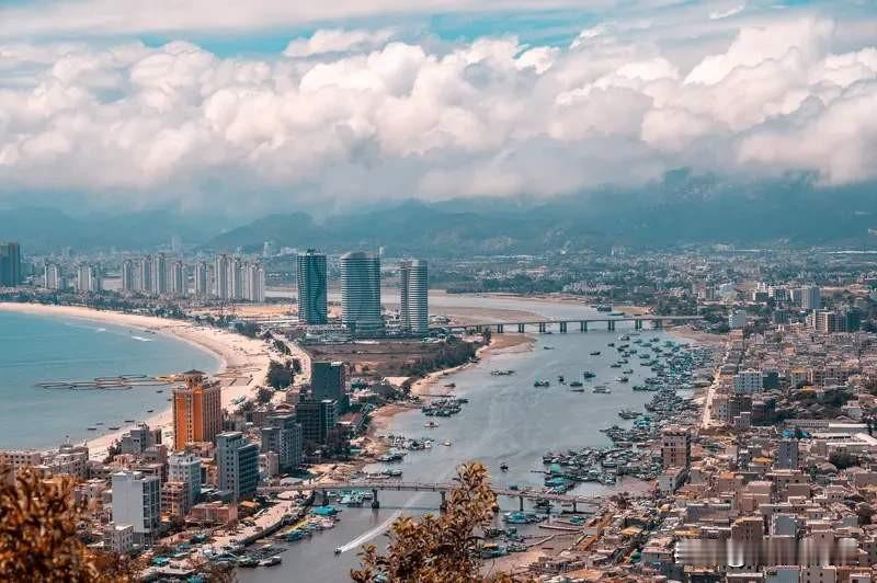 最近韦神开号要分享数学知识，评论区都炸锅了，大家都在讨论能不能听懂他讲的数学。有