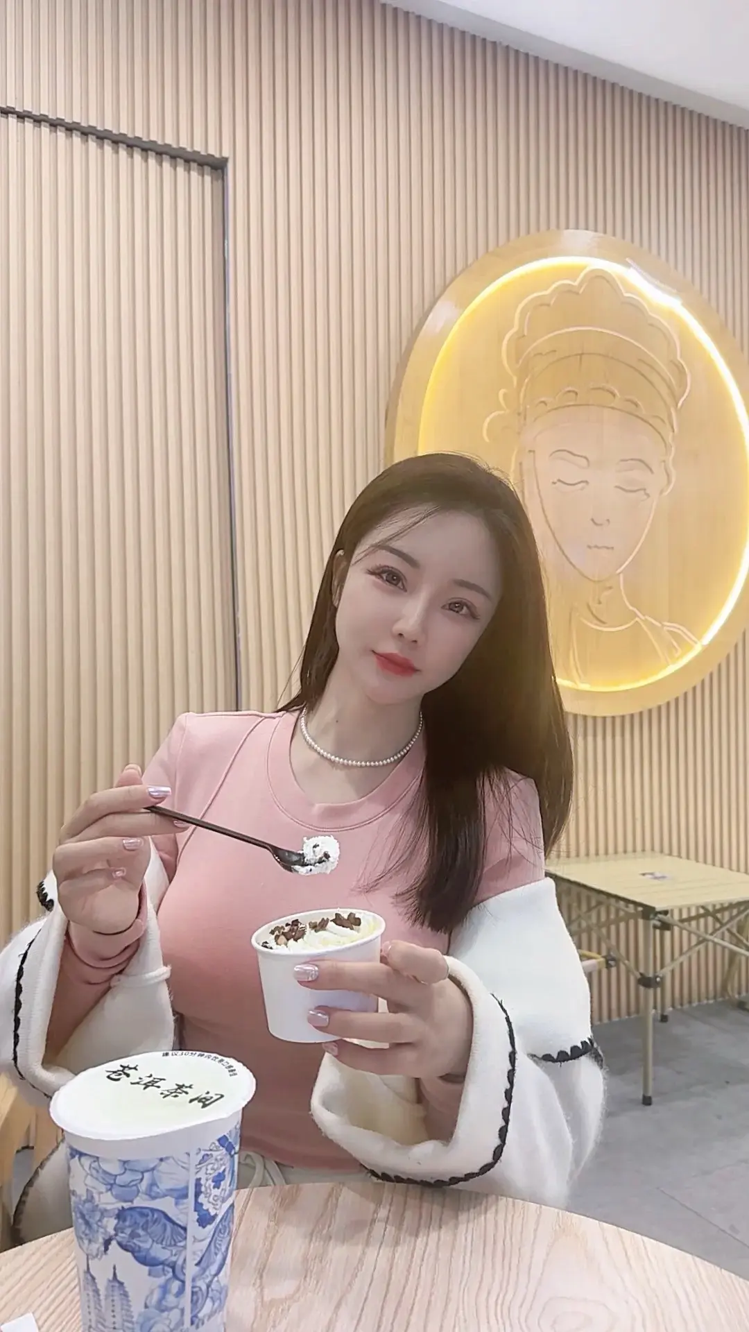 心灯不借他人火，自照乾坤步步明