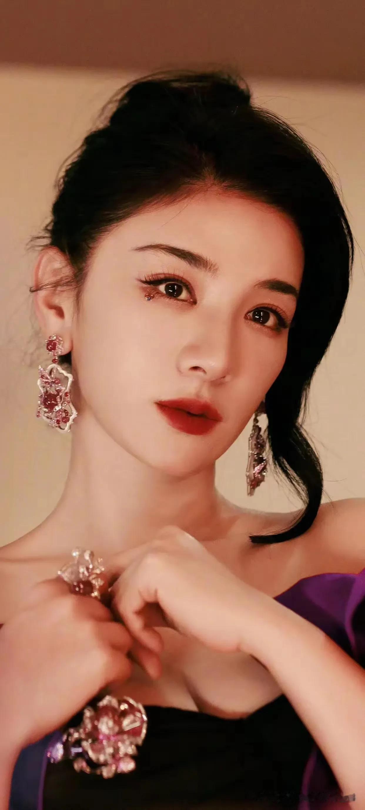 黄奕美图分享，自然美丽，气质出众