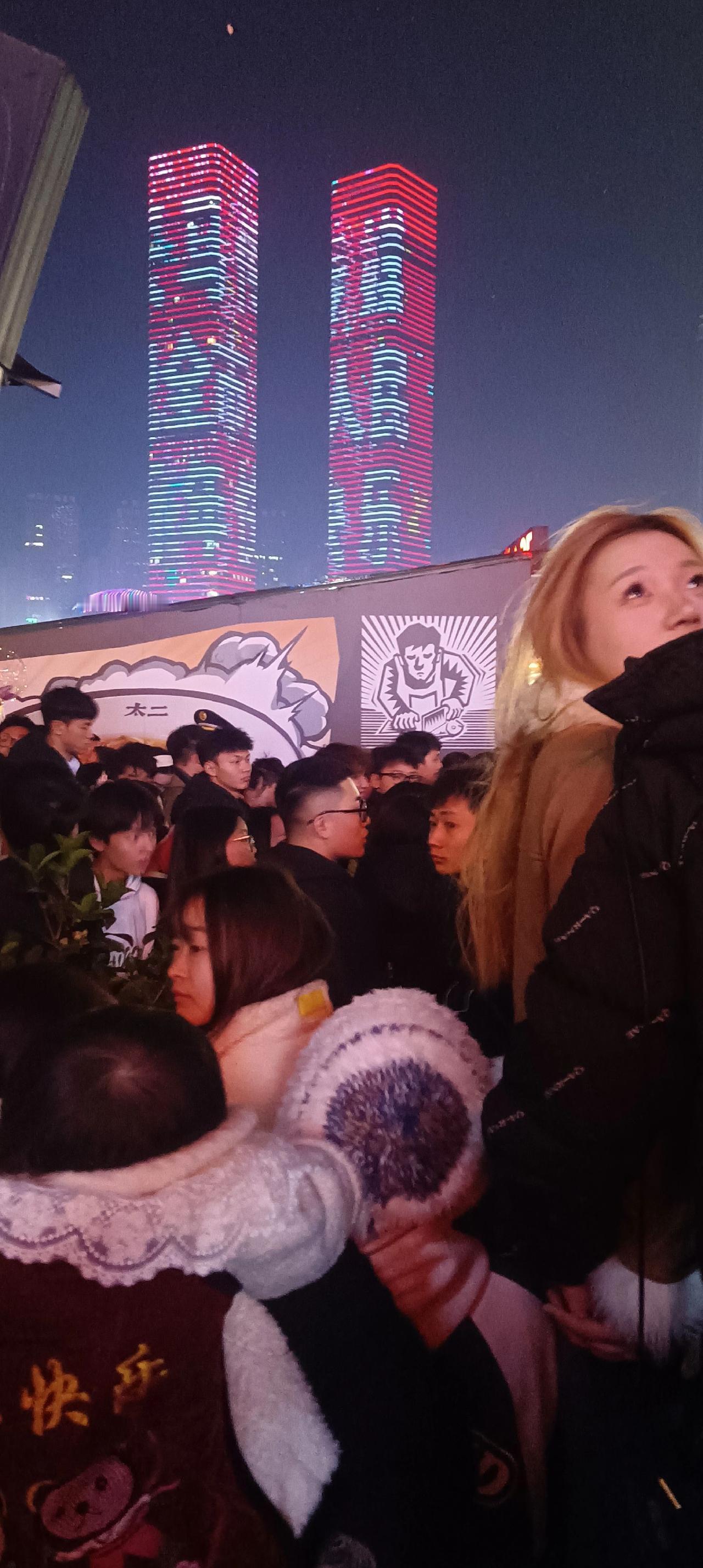 今年跨年之夜，你们在哪里？这里人山人海！