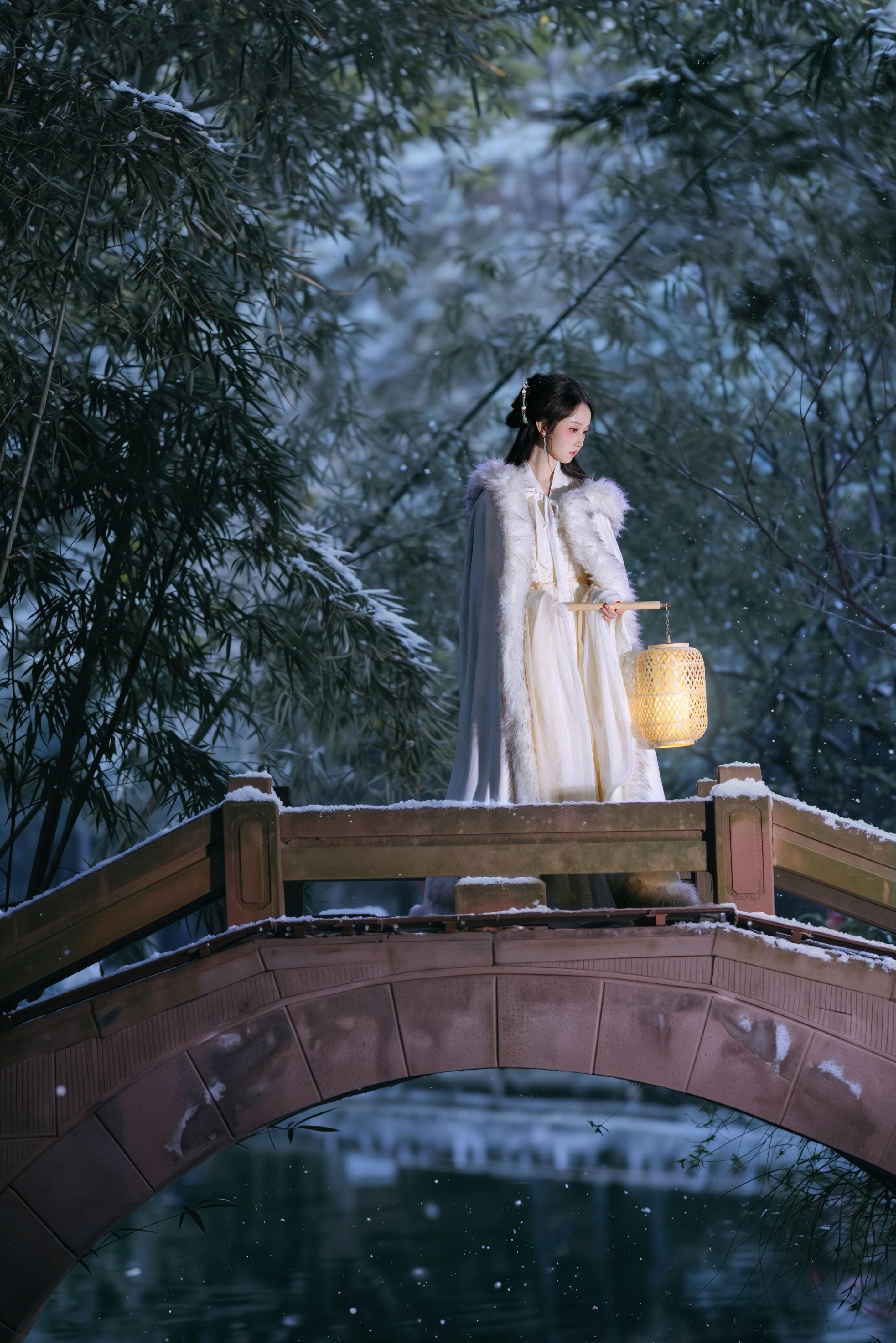 雪落桥头，是谁在等故人？