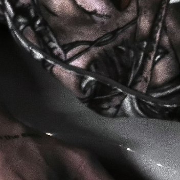 生命里最好的一种状态，是该看书时看书，该玩时尽情玩，看见优秀的人欣赏，看到落魄的