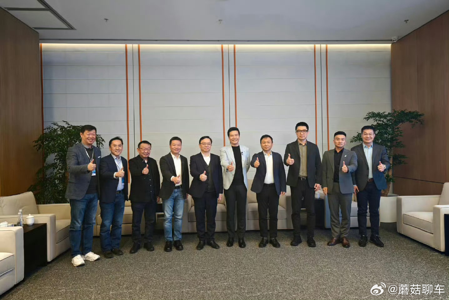 小米发布会这张图几乎可以代表整个中国汽车圈了