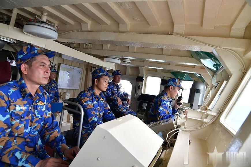 2025年9月16至17日越南海军海军第五军区175旅进行海上训练。图1-旅长N
